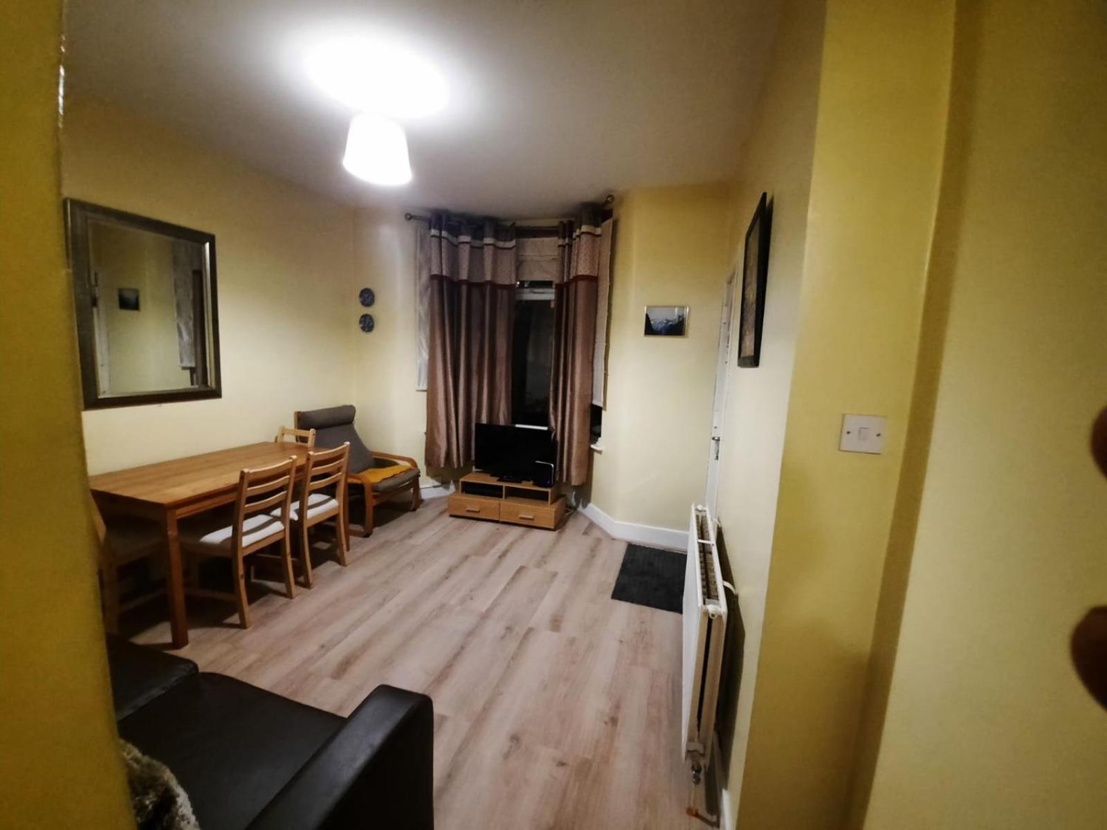 2 Bedroom Garden Apartment *